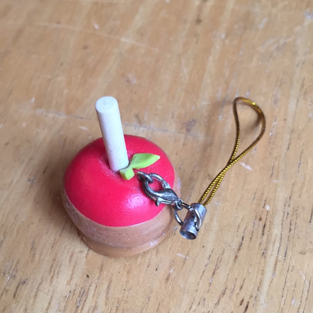 Free! Apple phone charm in good condition - Picture 1 of 5